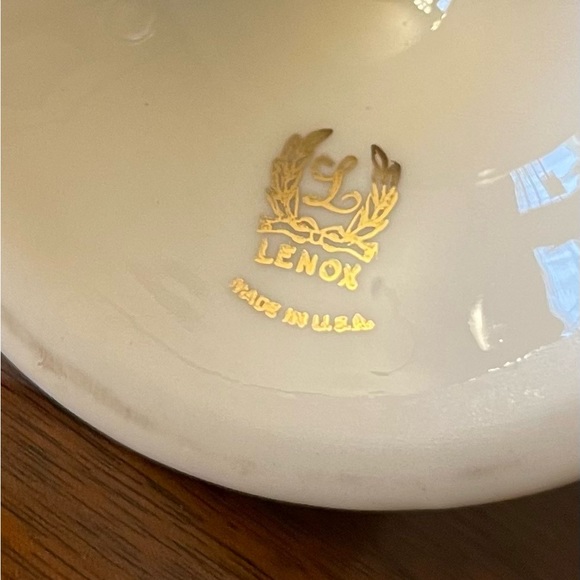 Vintage Lenox Woodland Collection Ivory Vase - Picture 9 of 10